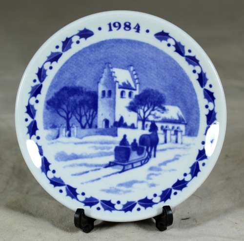 Royal Copenhagen Fajance - 1984 Snow Scene  Bid Now!!