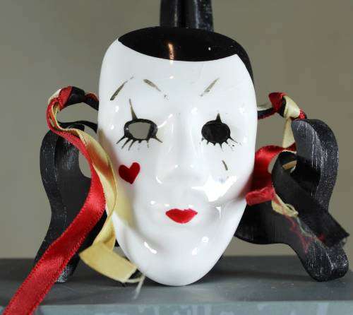 Small Clown Figurine - Face with Hearts - BID NOW