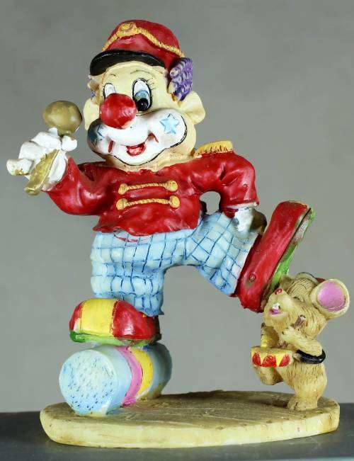 Clown Figurine - Ringmaster with Mouse - BID NOW