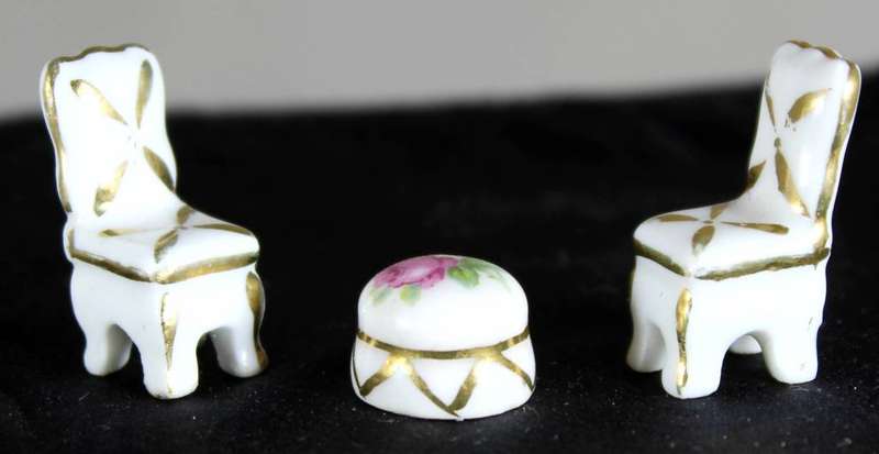 Limoges miniature - Pair of chairs and table
