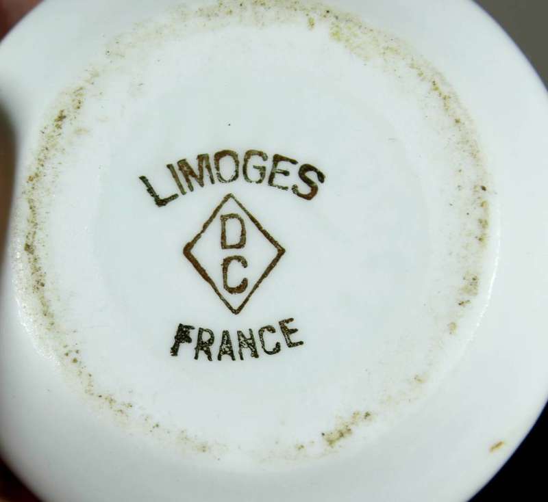 Limoges miniature pill Holder - Victorian couple under a tree