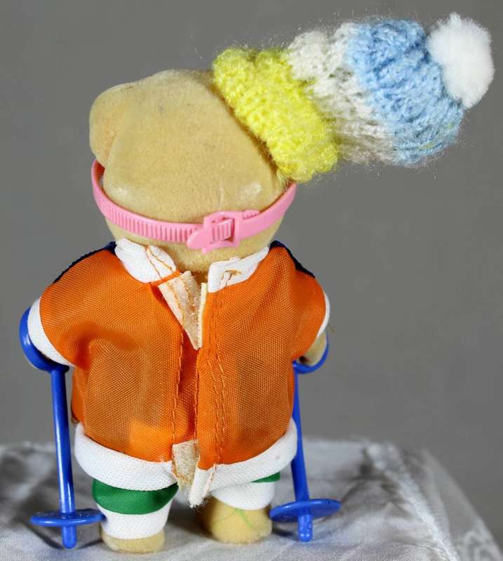 Sylvanian Families - Ski Piggy - Beautiful!!! BID NOW!!!!