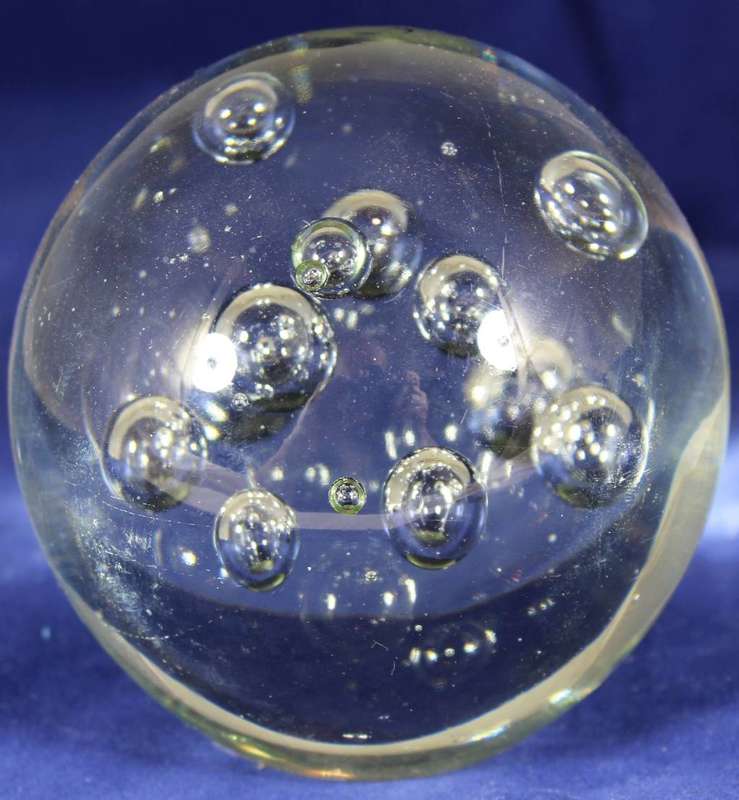 Paperweight with bubbles