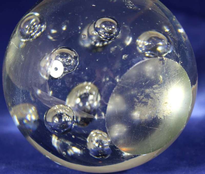 Paperweight with bubbles