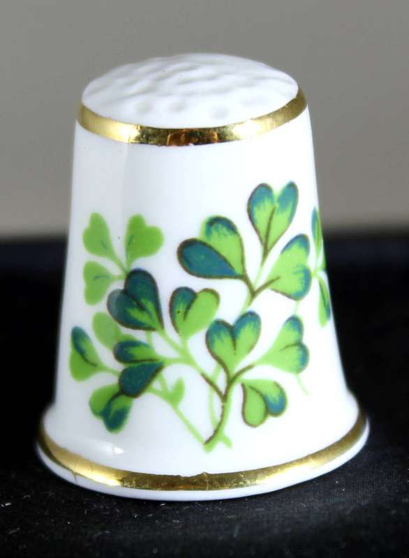 Collectible thimble - Aynsley Shamrocks