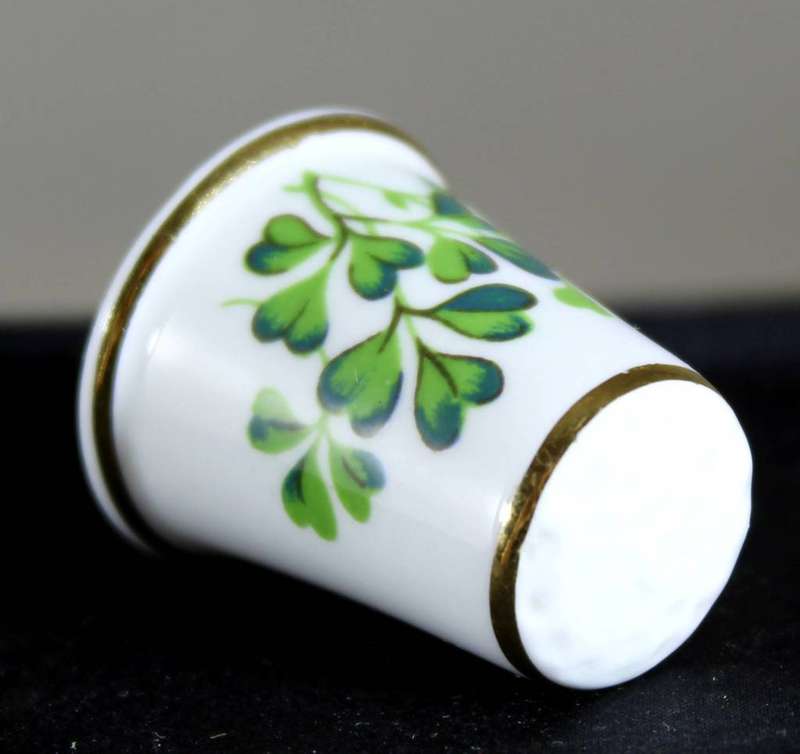 Collectible thimble - Aynsley Shamrocks