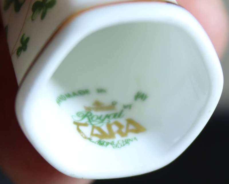 Collectible thimble - Royal Tara Shamrocks