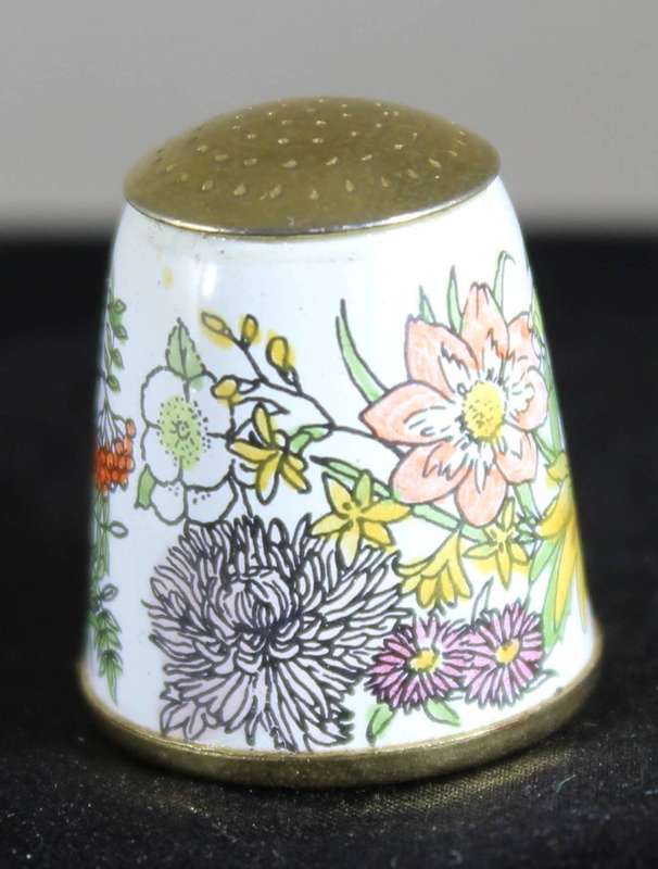 Collectible Thimble - Ire Enamels - Old Bilston Battersea Tradition- Act Fast!! Bid Now!!!