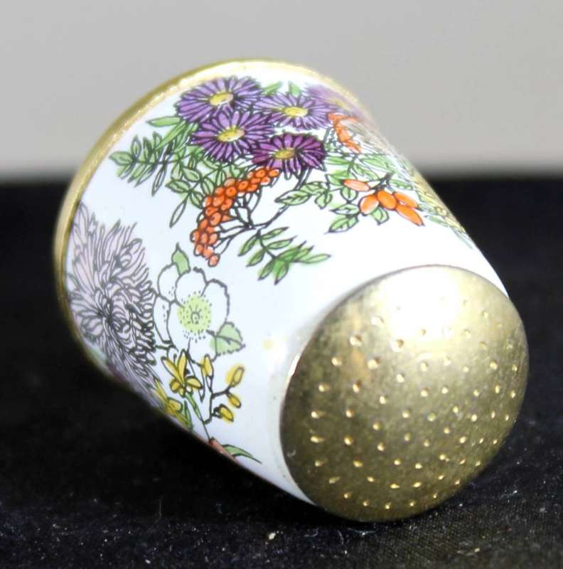 Collectible Thimble - Ire Enamels - Old Bilston Battersea Tradition- Act Fast!! Bid Now!!!
