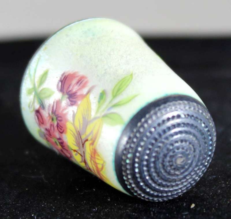 Collectible Thimble - James Swann & Son - Silver - Hallmarked 9g - Act Fast!! Bid Now!!!
