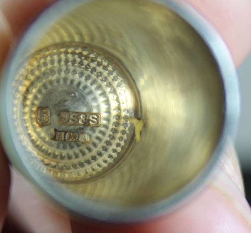 Collectible Thimble - James Swann & Son - Silver - Hallmarked 9g - Act Fast!! Bid Now!!!