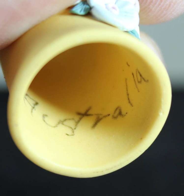 Collectible Thimble - S&H Australia - Embossed Flowers - Act Fast!! Bid Now!!!