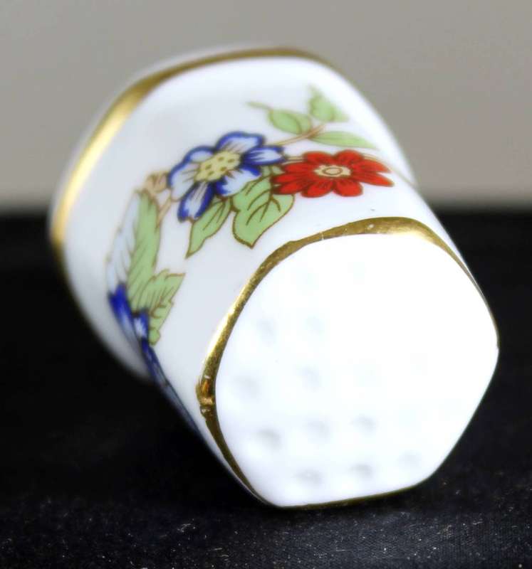 Collectible thimble - Royal Tara - Galway flowers of Ireland