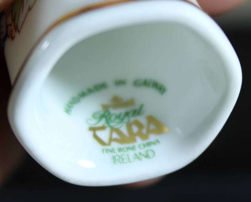 Collectible thimble - Royal Tara - Galway flowers of Ireland