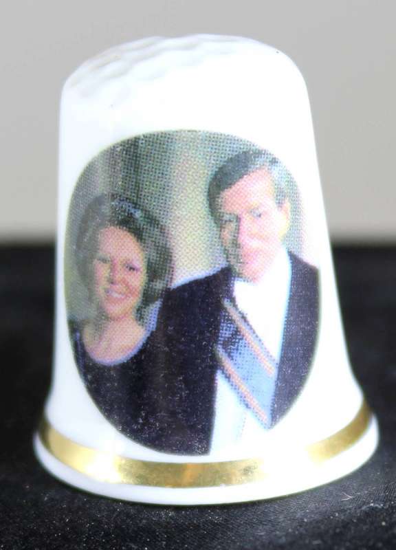 Collectible Thimble - H.M Koningin Beatrix & Z.K.H Prins Claus