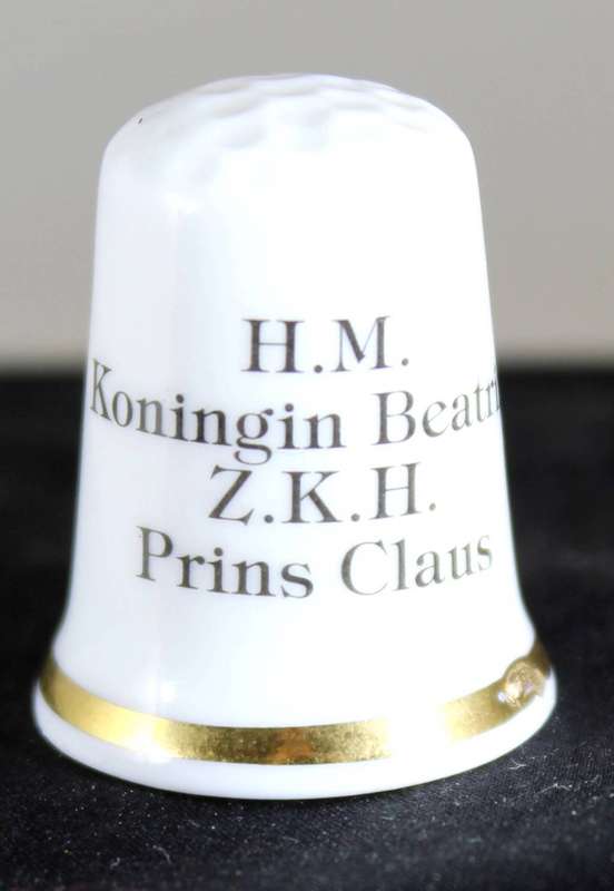 Collectible Thimble - H.M Koningin Beatrix & Z.K.H Prins Claus