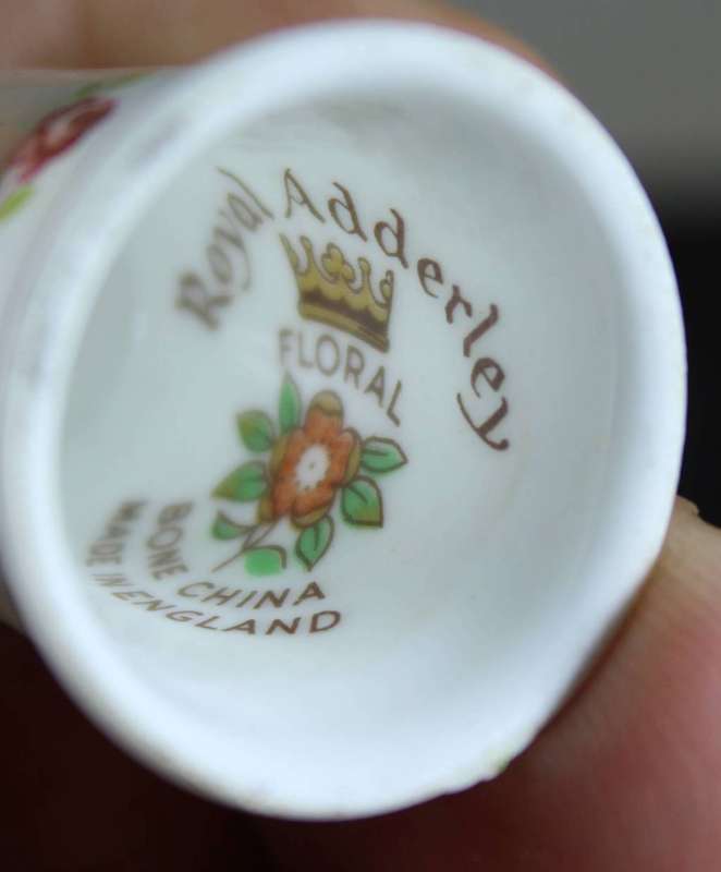 Collectible Thimble - Royal Adderley - Roses