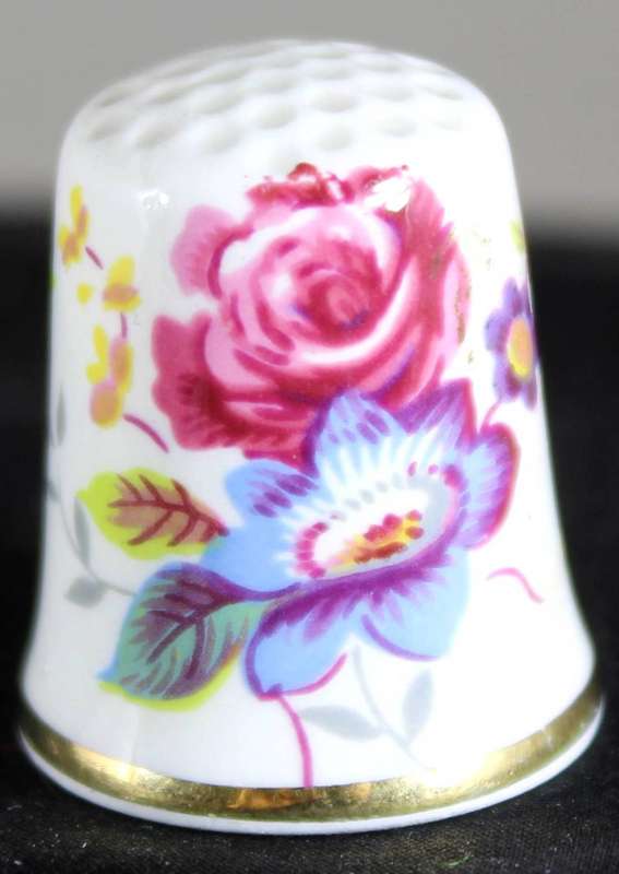 Collectible Thimble - Masons - Flowers - Act Fast!! Bid Now!!!