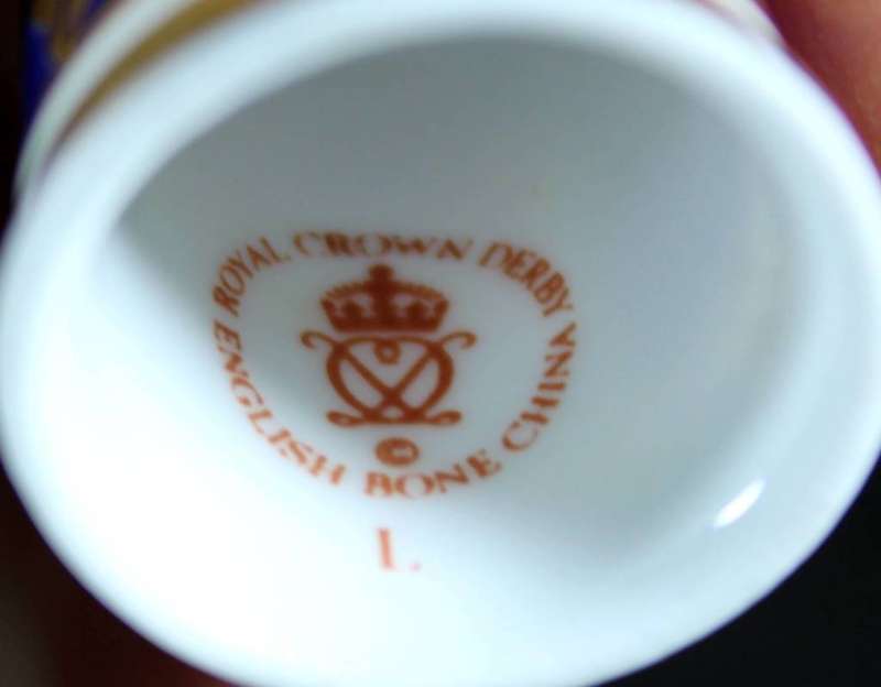 Collectible Thimble - Royal Crown Derby L - Round Flower - Act Fast!! Bid Now!!!