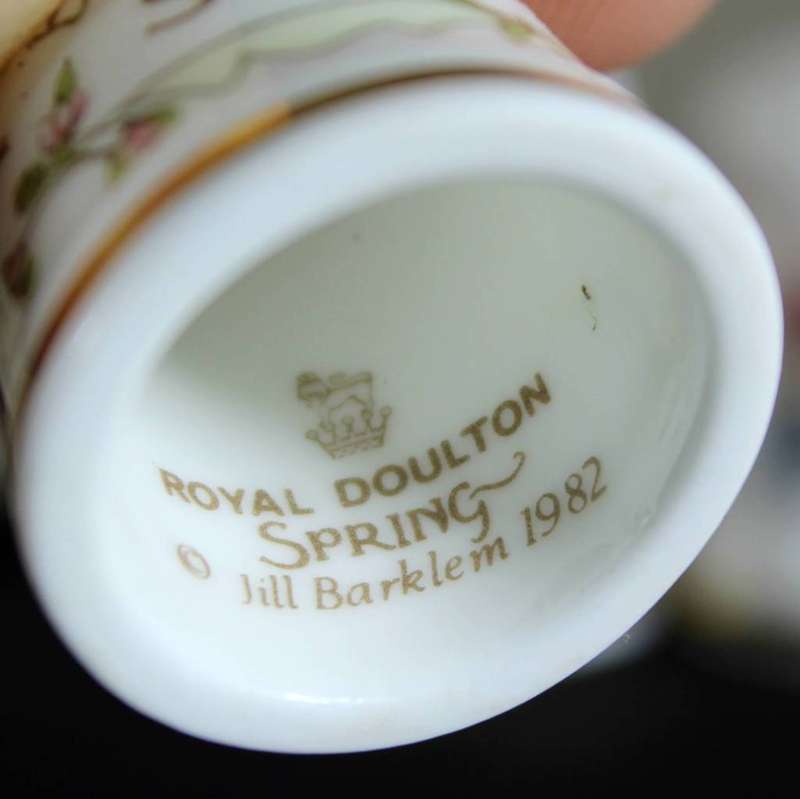 Collectible thimble - Royal Doulton- Four seasons- Jill Barklem 1982