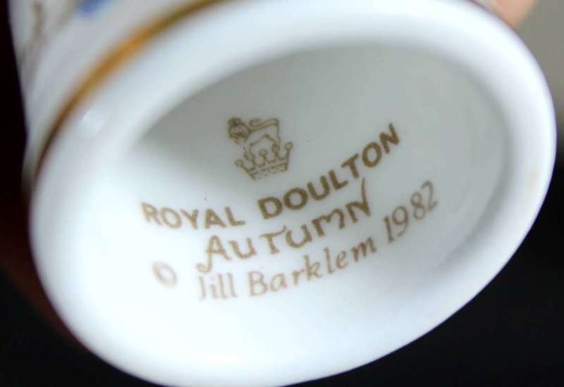 Collectible thimble - Royal Doulton- Four seasons- Jill Barklem 1982