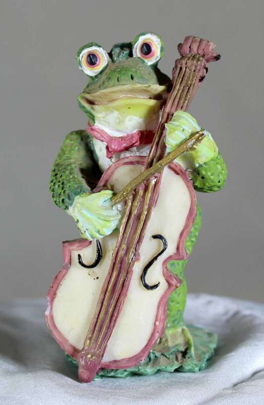 Frog playing a cello