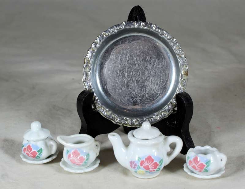 Miniature tray with 2 duos - cake plate, milk jug, and kettle with lid