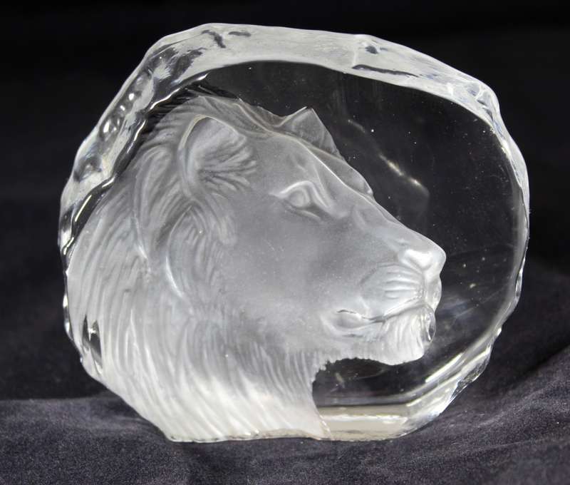 Sculpted Paperweight - Lion- Act Fast!! Bid Now!!