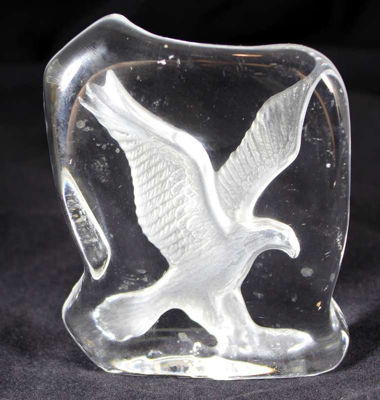 Sculpted paperweight - Eagle