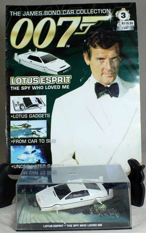 JAMES BOND 007  UNIVERSAL HOBBIES- Lotus Esprit ( The Spy Who Loved Me #3 )