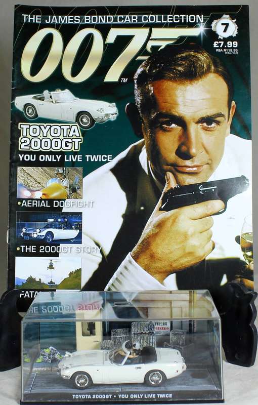 JAMES BOND 007  UNIVERSAL HOBBIES- Toyota 2000GT ( You Only Live Twice #7 )