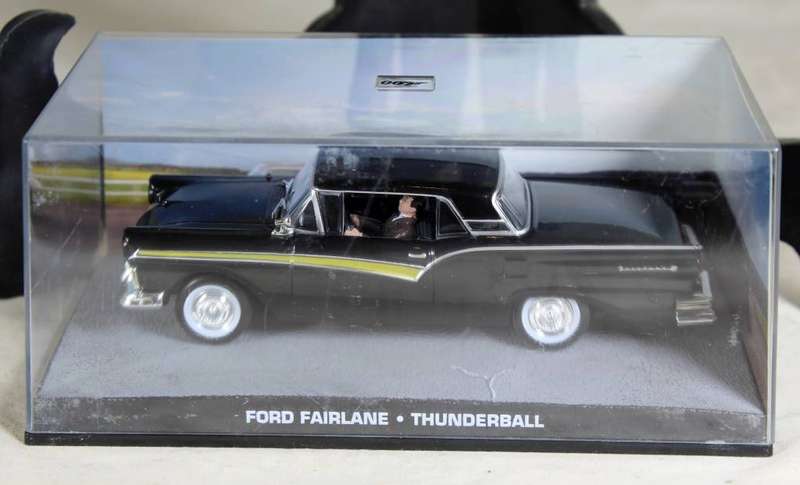 JAMES BOND 007  UNIVERSAL HOBBIES- Ford Fairlane 500 Skyliner ( Thunderball #57 )