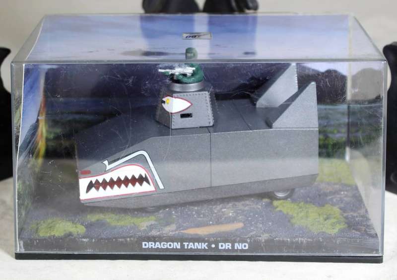 JAMES BOND 007  UNIVERSAL HOBBIES- Dragon Tank ( Dr. No #84 )
