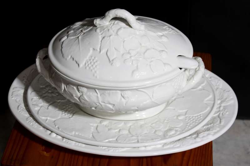 Harlequin Trio - Soup Tureen & 2 Platters