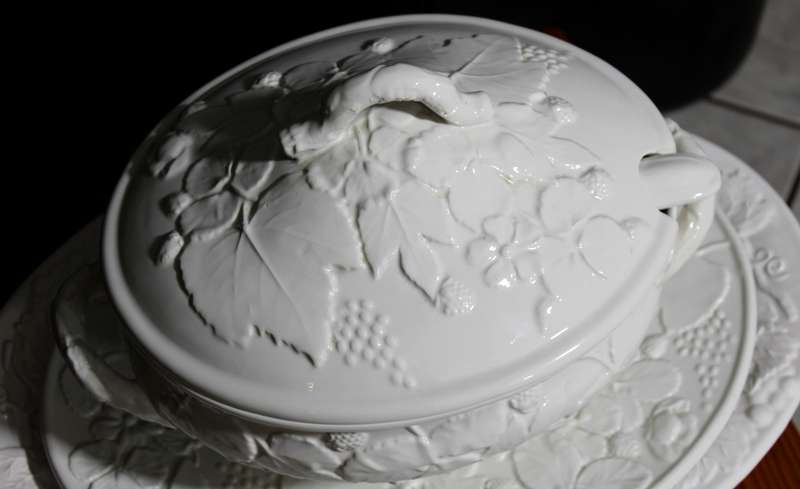 Harlequin Trio - Soup Tureen & 2 Platters