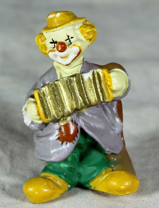 Standing clown with accordion