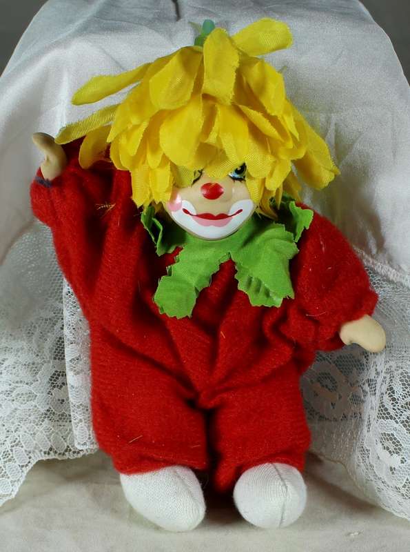 Flower hat clown
