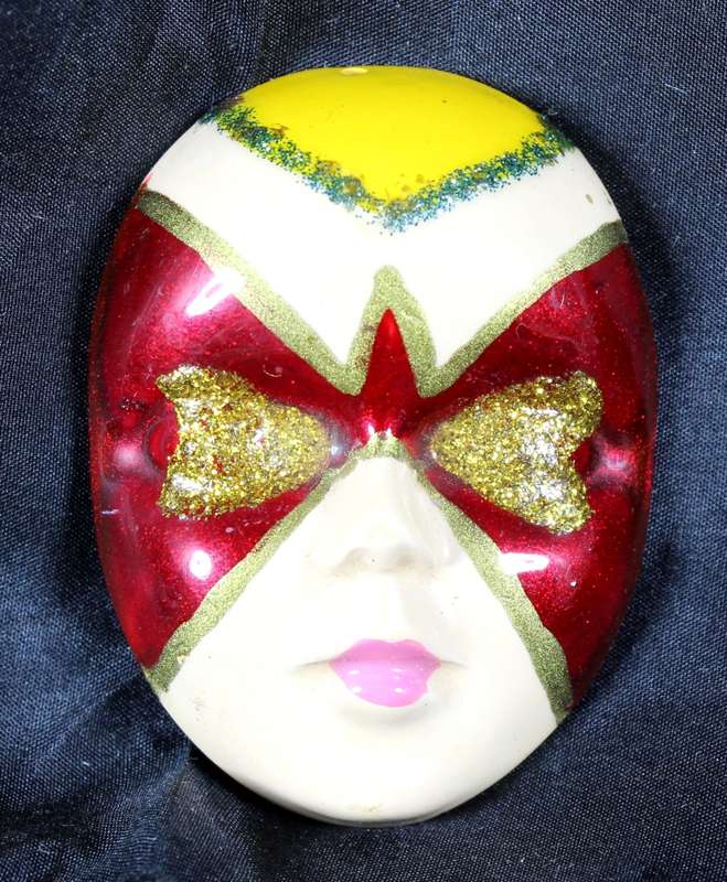Miniature ceramic mask sculpture (red)