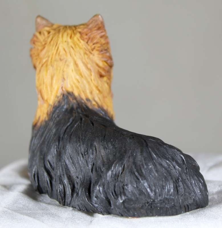 Dogs & pups galore - A3043 - Yorkshire terrier laying down