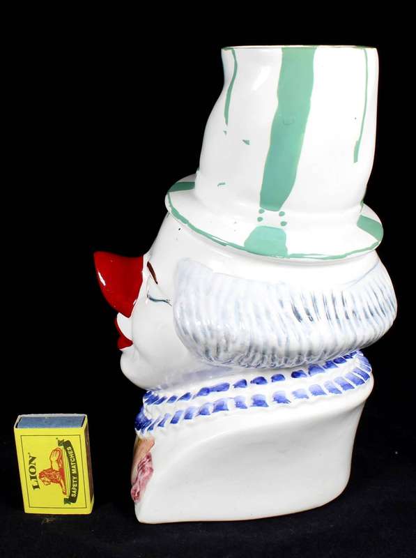 Large clown vase - Blue necklace