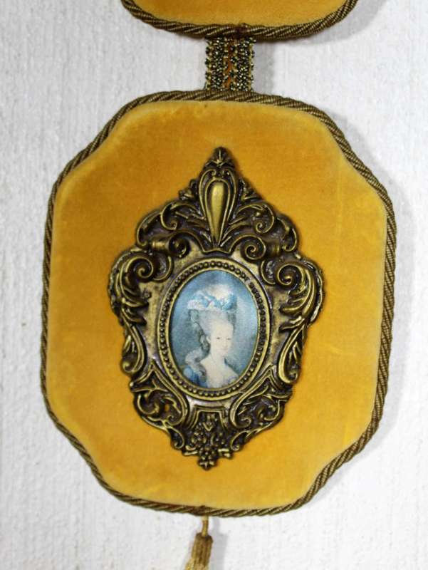Tivoli double wall hanging