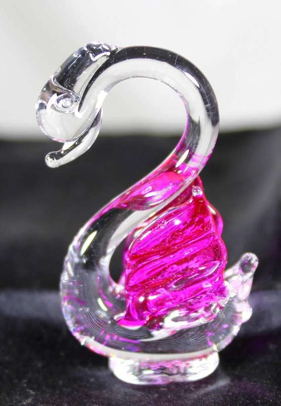 Glass swan - pink