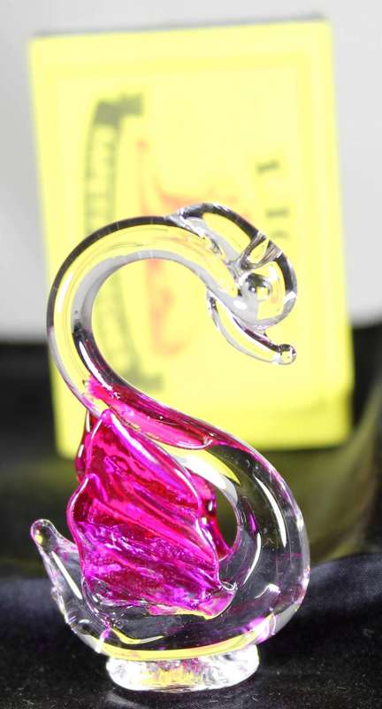 Glass swan - pink