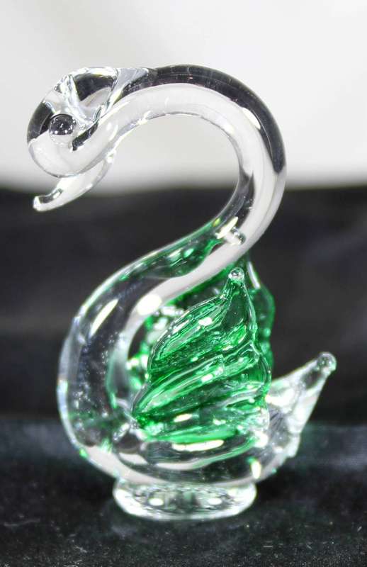 Glass swan - green