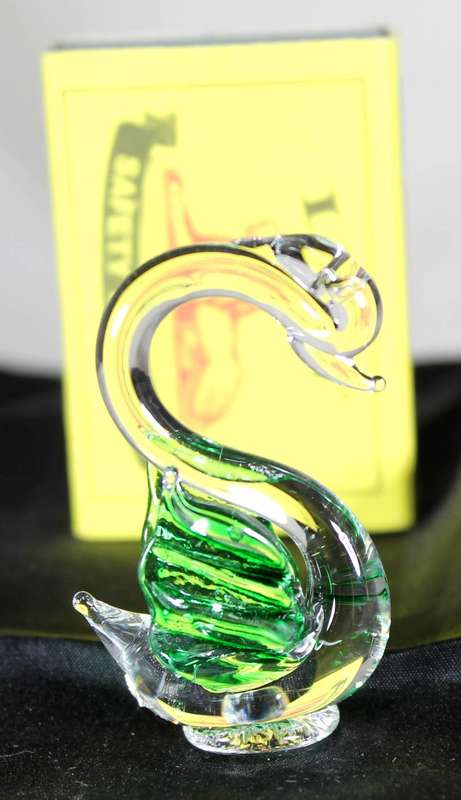 Glass swan - green
