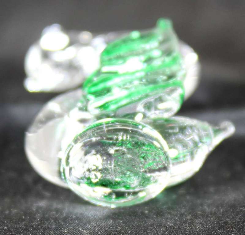 Glass swan - green