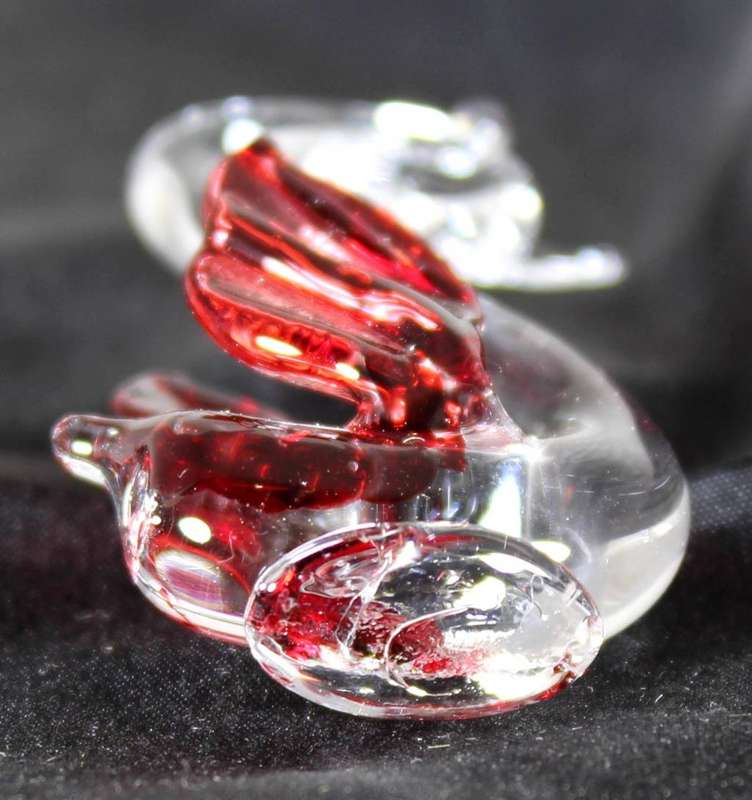 Glass swan - red