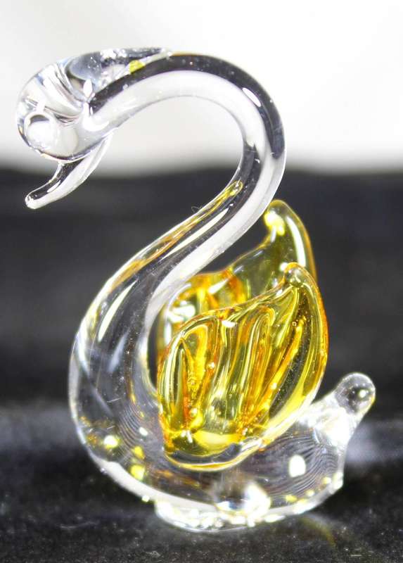 Glass swan - yellow