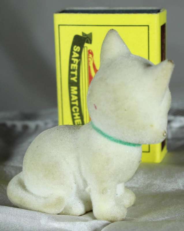 Puppy in my pocket families - white felted cat