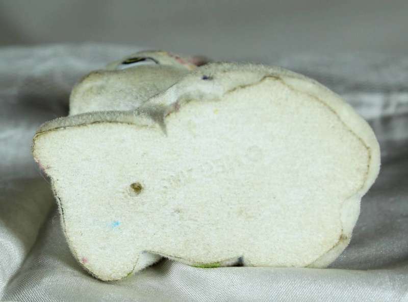 Puppy in my pocket families - white felted cat with crown